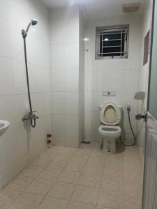 Bilik mandi di Nhà Nghỉ An Hoà