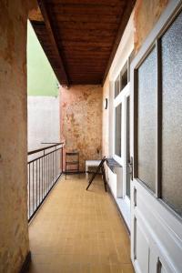 Balkón nebo terasa v ubytování Stylish 90m2 2-Bedroom Apartment in Brno Centre with Balcony & Workspace