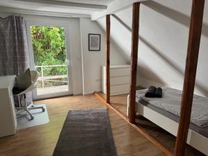 Ένα ή περισσότερα κρεβάτια σε δωμάτιο στο Ferienhaus "Jasmine" mit 3 Schlafzimmern und Stellplatz