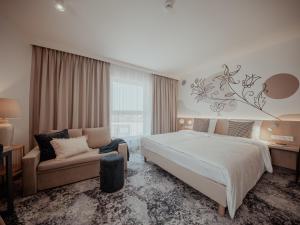 Postel nebo postele na pokoji v ubytování Arche Hotel Lotnisko Gdańsk