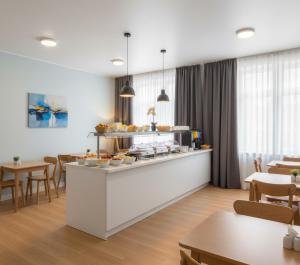 a buffet in a restaurant with tables and chairs at Arsuz Paart Otel in Arsuz