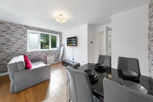 a living room with a table and a dining room at Stunning 1 bedroom apartment in Dagenham in Dagenham