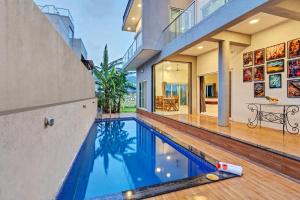 Πισίνα στο ή κοντά στο Quarts by Pine Stays, Lonavala