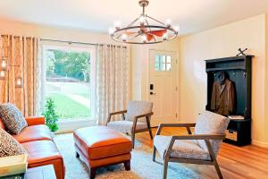 Χώρος καθιστικού στο Hot Tub Hideaway for pets and family