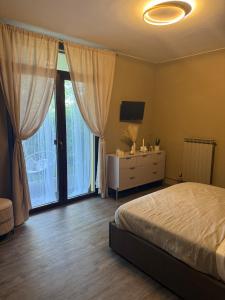 Postel nebo postele na pokoji v ubytování I Fiori del Lago Apartment + 21 fotografií