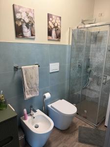 Koupelna v ubytování I Fiori del Lago Apartment