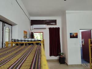 a room with two bunk beds in a room at Sanchari hostel in Kuilapayam