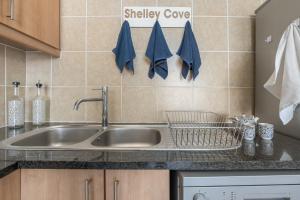 Η κουζίνα ή μικρή κουζίνα στο Shelly Cove - Seaside Retreat +16 φωτογραφίες