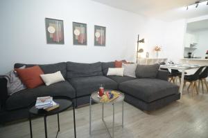 a living room with a couch and a table at Casa Calma III in Tacoronte