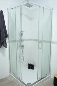 a shower with a glass enclosure in a bathroom at Casa Calma III in Tacoronte