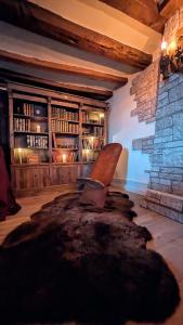 Η βιβλιοθήκη του διαμερίσματος