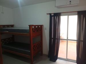 a room with a bunk bed and a sliding glass door at Departamento Magaquian in Chamical