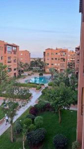 a view of a courtyard with a pool in a city at Appartement à louer à Mansouria in Mansouria