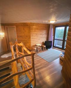 a living room with a log wall at Chata u Strýčka in Dolný Kubín