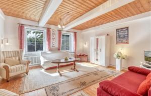 Χώρος καθιστικού στο Amazing Apartment In Galmsbüll