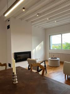 Χώρος καθιστικού στο Villa Hortensia - Charming Cottage Near Fontainebleau +24 φωτογραφίες