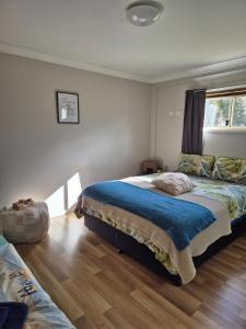 a bedroom with two beds and a window at Guyra 1 Bedroom Apartment Country Retreat in Guyra