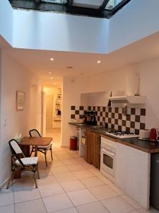 a kitchen with a table and a dining room at Les Cooliss in Avignon