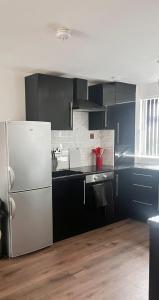 Kuchyň nebo kuchyňský kout v ubytování Sofi's Stay, Cosy 3 bed house, 5 mins Walk to Leeds City Centre
