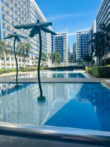 Bazén v ubytování The Luxe Stay at Sea Residences nebo v jeho okolí