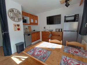 Η κουζίνα ή μικρή κουζίνα στο Les Chalets de la Vanoise