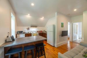 Køkken eller tekøkken på 2 Bedroom Flat Across From The Hospital