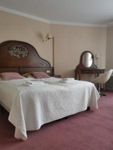 a bedroom with a large bed with a white blanket at Apartamenty rodzinne przy plaży in Kołobrzeg