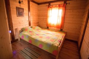 En eller flere senge i et værelse på Etno Apartment Vrdnik
