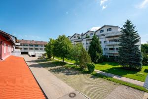 an apartment building with trees and a pathway at Allgäutraum Ferienwohnung Nr 10 in Kempten