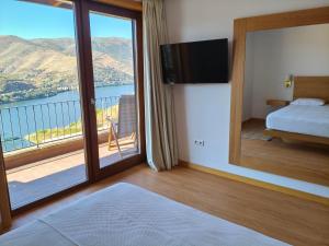Postel nebo postele na pokoji v ubytování Wine House - Quinta Vale de Carvalho + 51 fotografií