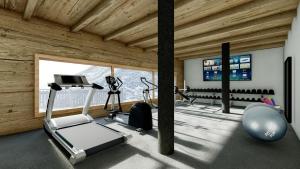 une salle de sport avec plusieurs appareils d'exercice dans une pièce dans l'établissement Dent Blanche Resort - TemptingPlaces Collection, à Hérémence