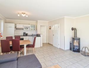 Køkken eller tekøkken på Brise Ferienhaus Viola