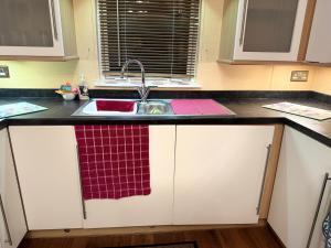 Η κουζίνα ή μικρή κουζίνα στο Seaside Lodge Retreat in Skegness +8 φωτογραφίες