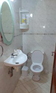 Et badeværelse på Feels Like Home, Nice Apartments In city center Close to Beach, High-Speed WI-FI