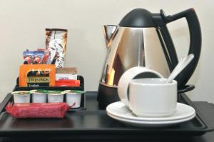 Принадлежности для чая и кофе в Mode Hotel St Annes