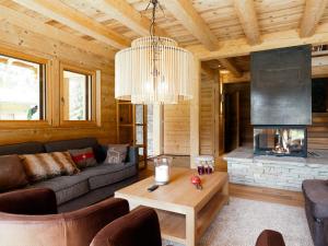 Гостиная зона в Chalet d'exception à Chamonix avec sauna, cheminée et proximité des pistes skiables - FR-1-343-181