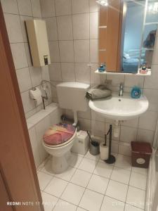 Ένα μπάνιο στο Möb Monteurapartment in Gladbeck