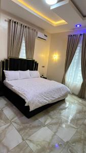 Postel nebo postele na pokoji v ubytování Luxury Let Concepts