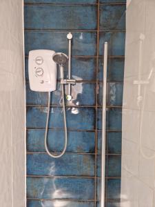 Et badeværelse på West Street Views 1 - Cosy town centre apartment + 27 billeder