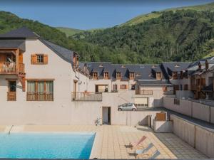 a house with a swimming pool in front of a mountain at Charmant 3 Pièces pour 8 avec Balcon et Piscine à Vignec, près de Saint-Lary-Soulan - FR-1-504-27 in Vignec