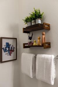 a bathroom with towels hanging on a wall at Lookout Luxe 2BR | Shuffleboard | Classy | 1GB in Dallas +18 photos