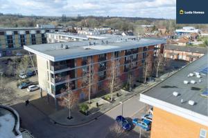 an aerial view of a large building in a city at Charming 2-Bed Apt - Close to amenities - Sleep 6 in Watford West Station