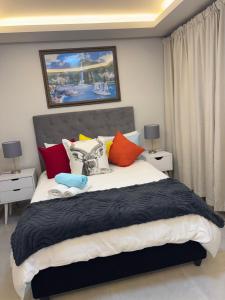 Postel nebo postele na pokoji v ubytování Serenity suite 6 minutes away from the beach + 25 fotografií