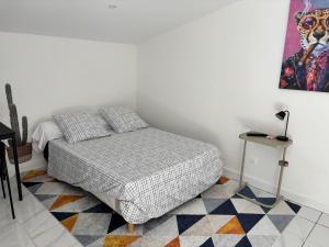 a small bedroom with a bed and a table at Gutenberg's Nest in Carcassonne