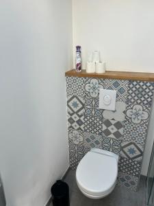 Bilik mandi di Cosy'Nette - Maisonnette proche centre et tram