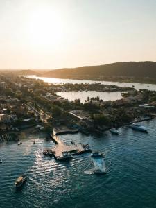 an aerial view of a harbor with boats in the water at Flat premium com piscina e excelente localização in Cabo Frio
