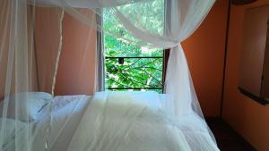 Ένα ή περισσότερα κρεβάτια σε δωμάτιο στο Jungle Hill Top House