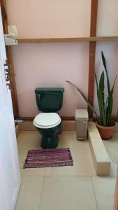 Ένα μπάνιο στο Jungle Hill Top House