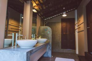A bathroom at Koyao Bay Pavilions - SHA Extra Plus