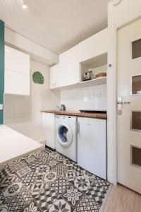 Dapur atau dapur kecil di La Casita - Studio Confort avec Terrasse et Parking privé- La Grande Motte, Montpellier